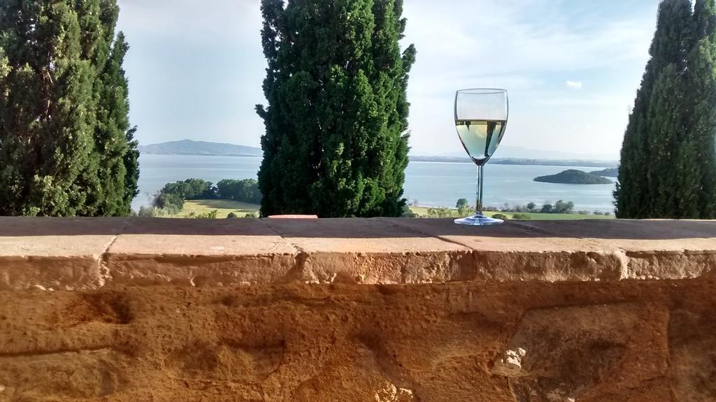 Antico Casale Tiravento Aparthotel Passignano sul Trasimeno Exterior foto